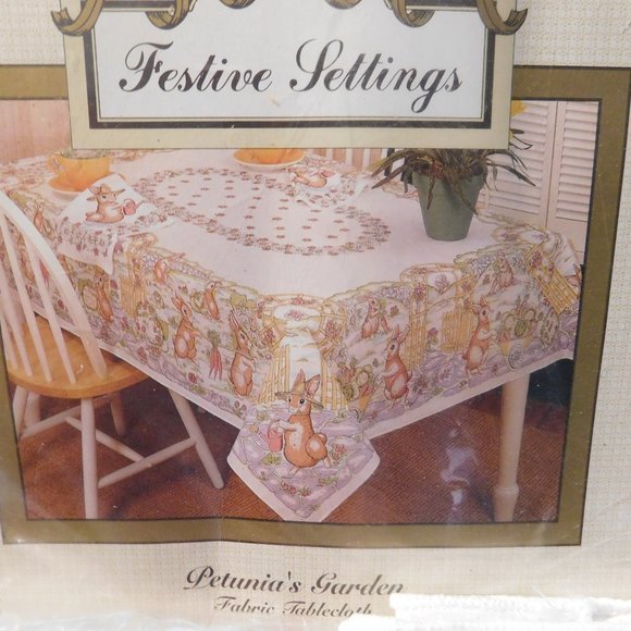 VINTAGE AVON FASHIONS PETUNIA'S GARDEN TABLECLOTH AND NAPKINS - Picture 2 of 9